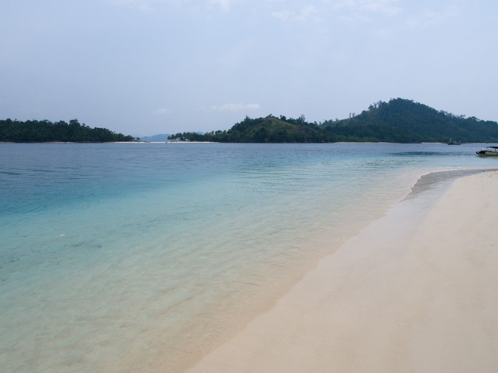 small uninhabited island near Padang - Sumatra © by Rudolf Hatheyer
