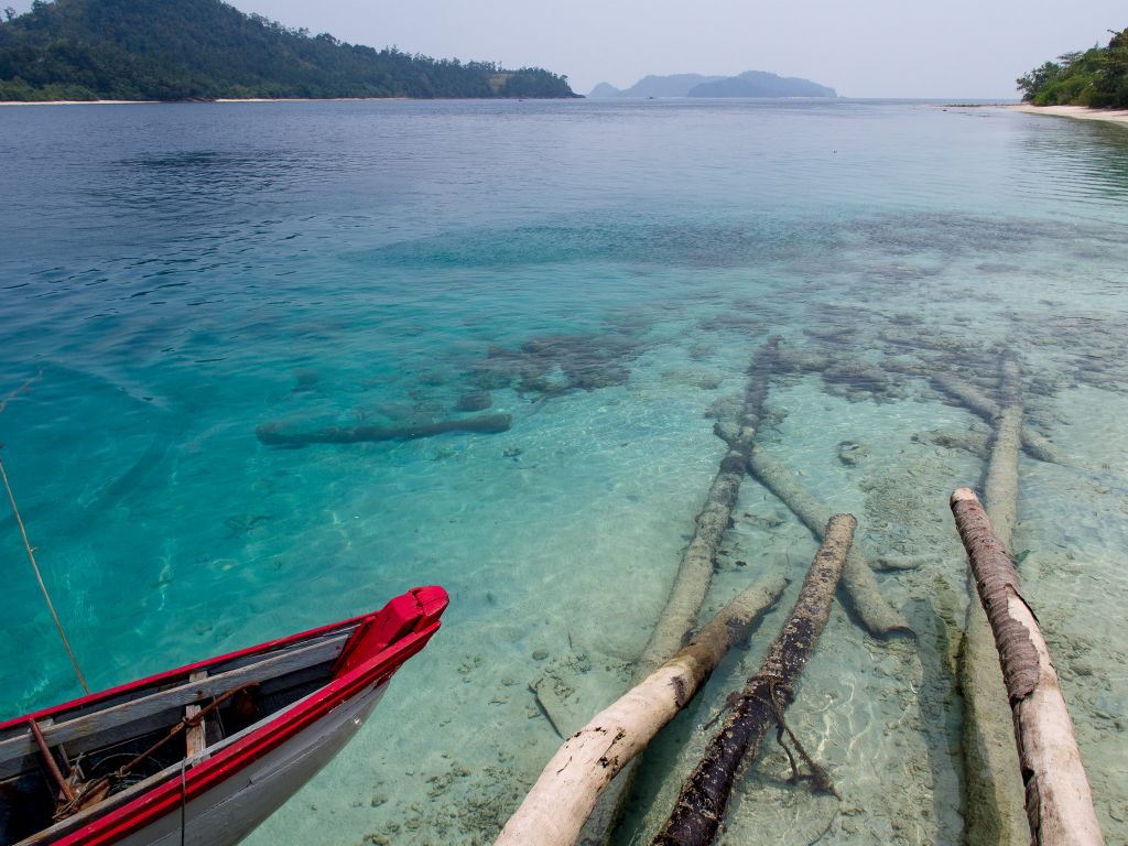 small uninhabited island near Padang - Sumatra © by Rudolf Hatheyer
