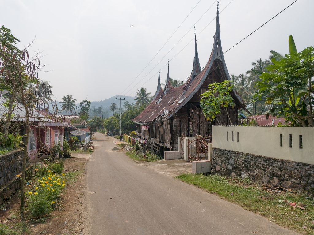old Minangkabau village - Sumatra © by Rudolf Hatheyer